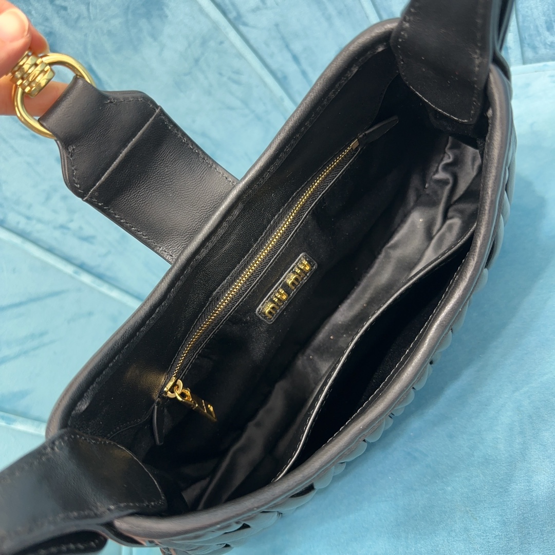 M1um1u Hobo bag