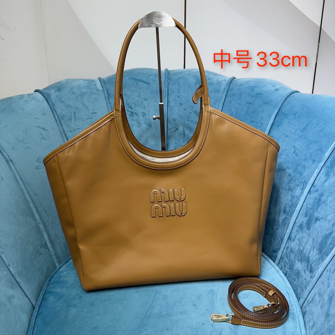 M1v hobo bag