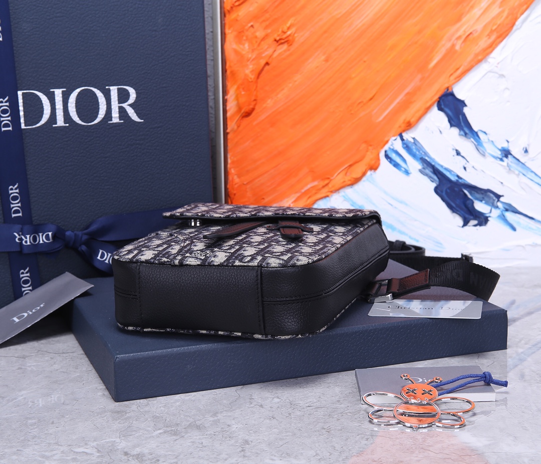 D10r Cell Phone Bag
