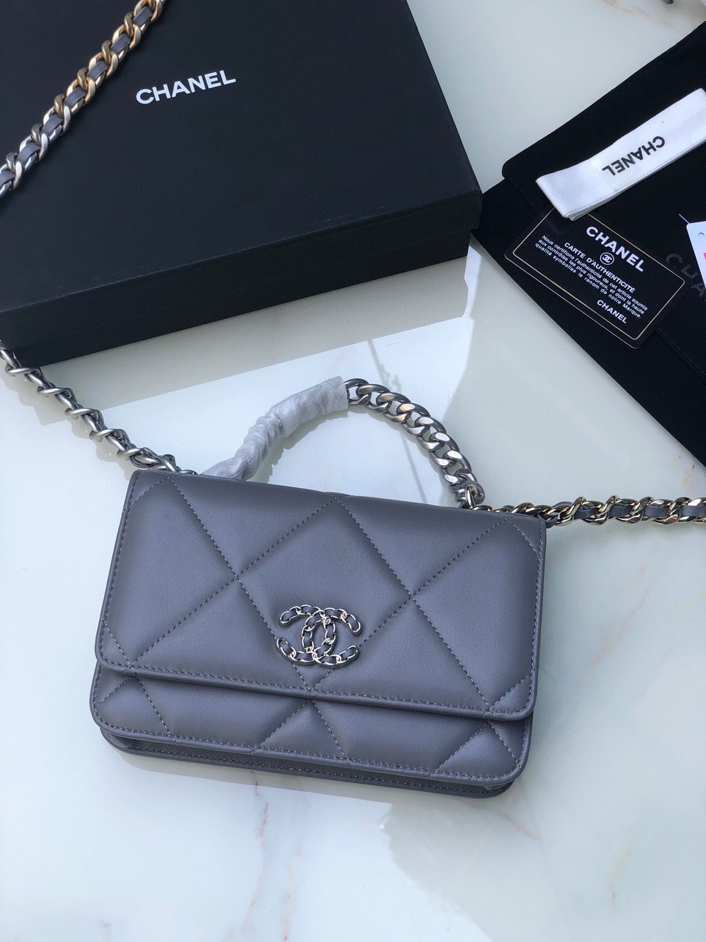 Ch**el 19 WALLET ON CHAIN