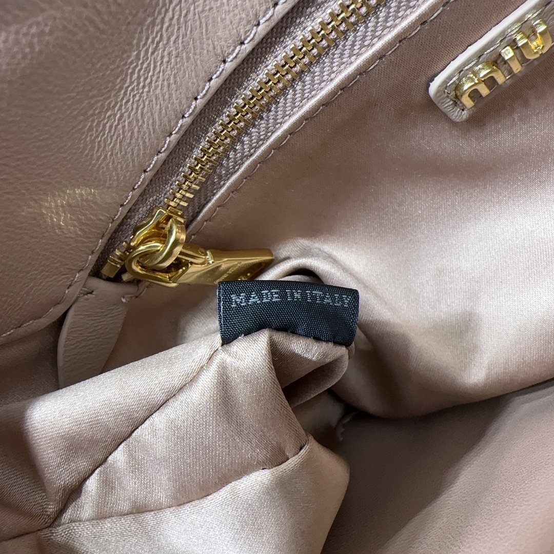 M1um1u Hobo bag