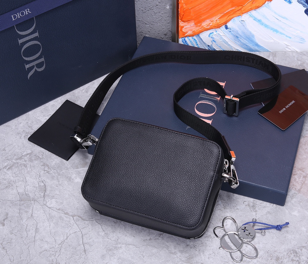 D10r Men’s Bee Print Shoulder Bag