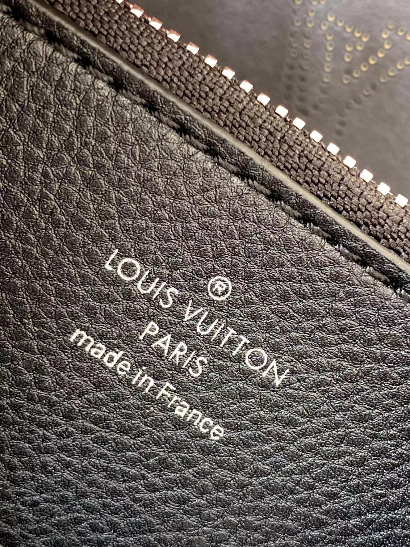 L0vis Vvtt0n Muria Bucket Bag Black