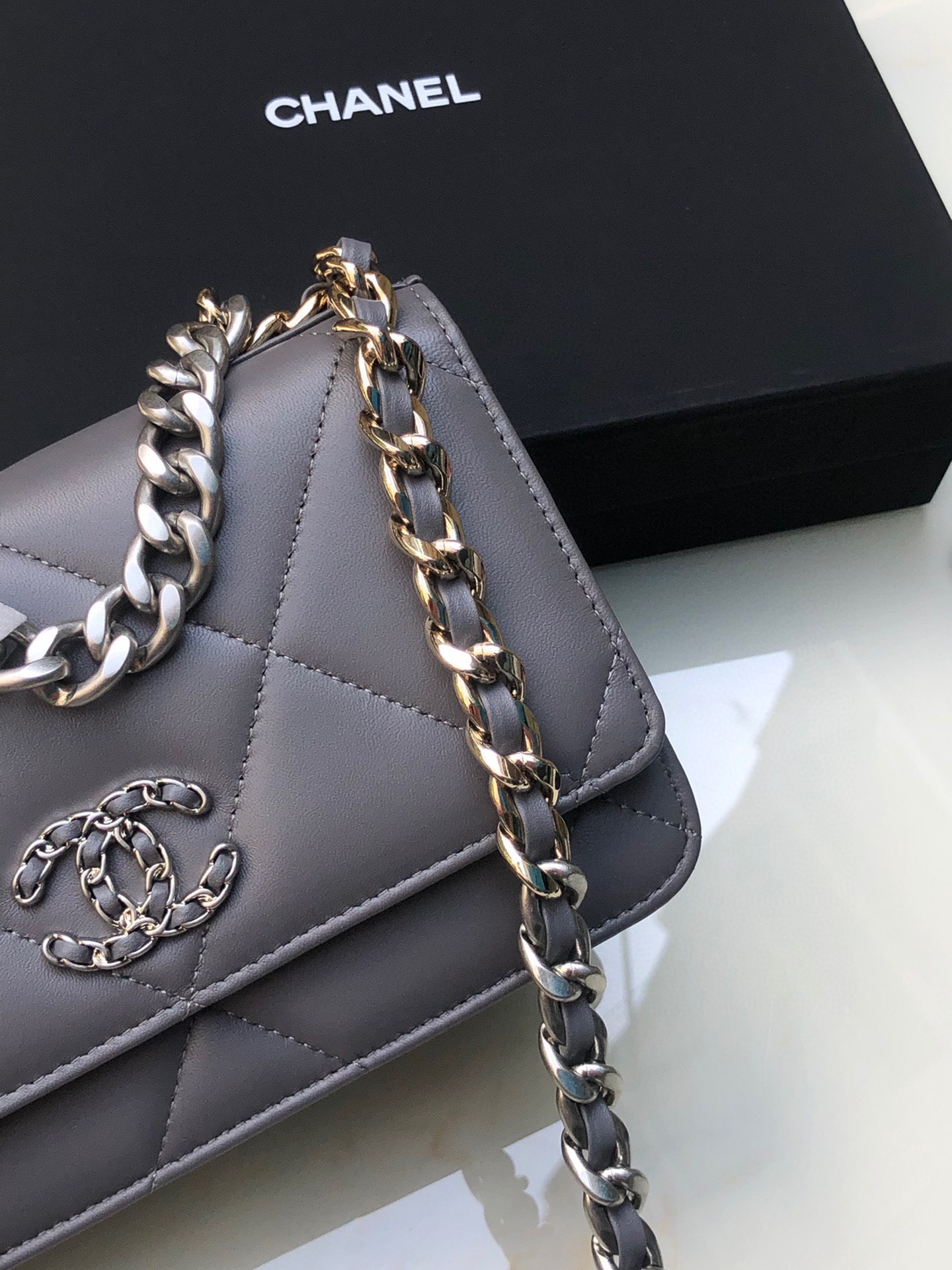 Ch**el 19 WALLET ON CHAIN