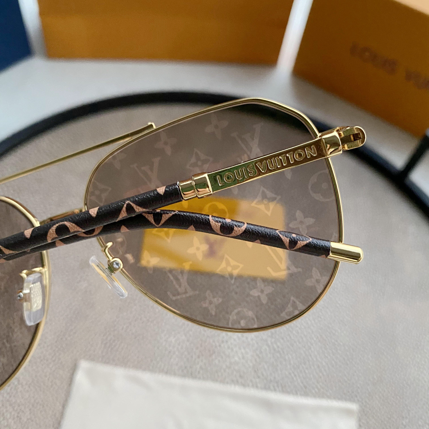 L0visVvtt0n Sunglasses