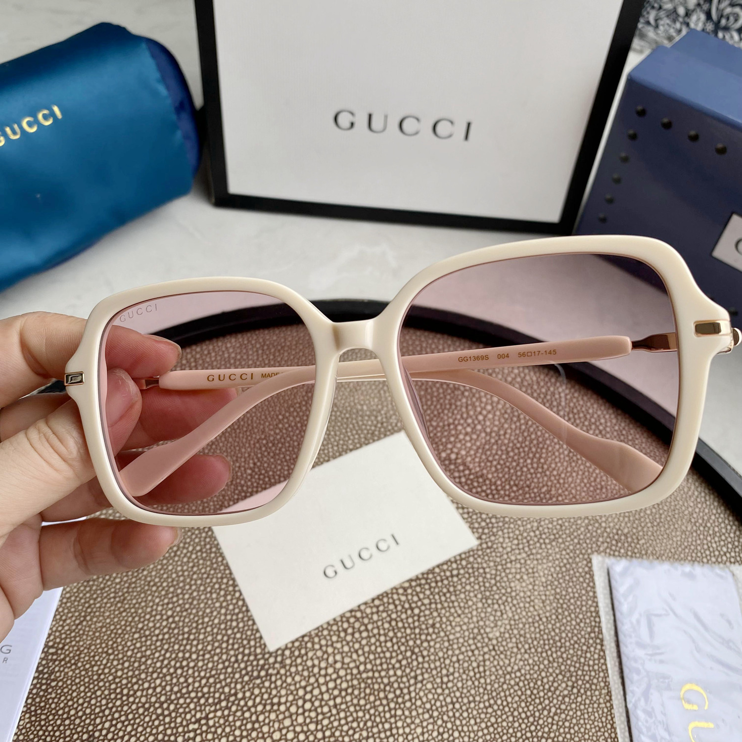 RECTANGULAR FRAME SUNGLASSES