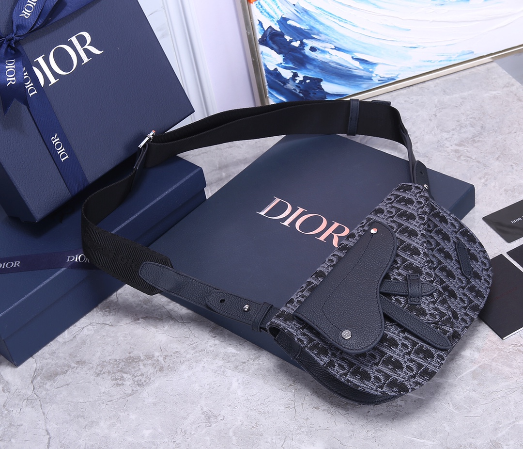 D10r Saddle Man’s Bag