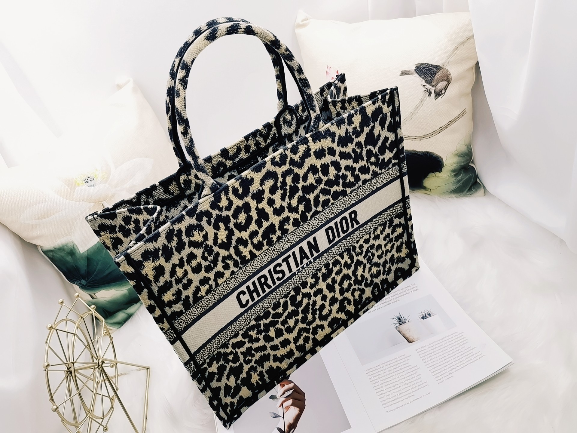 D10r Book Tote