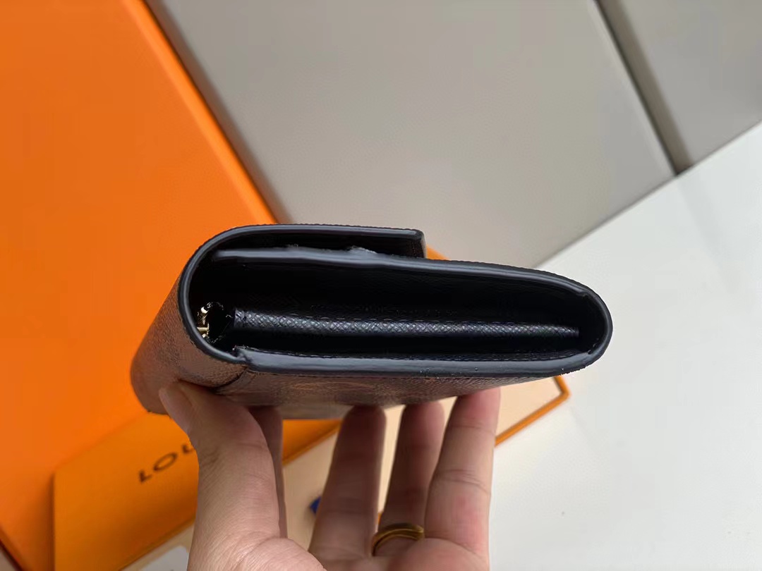 L0vis Vvtt0n Sarah Wallet