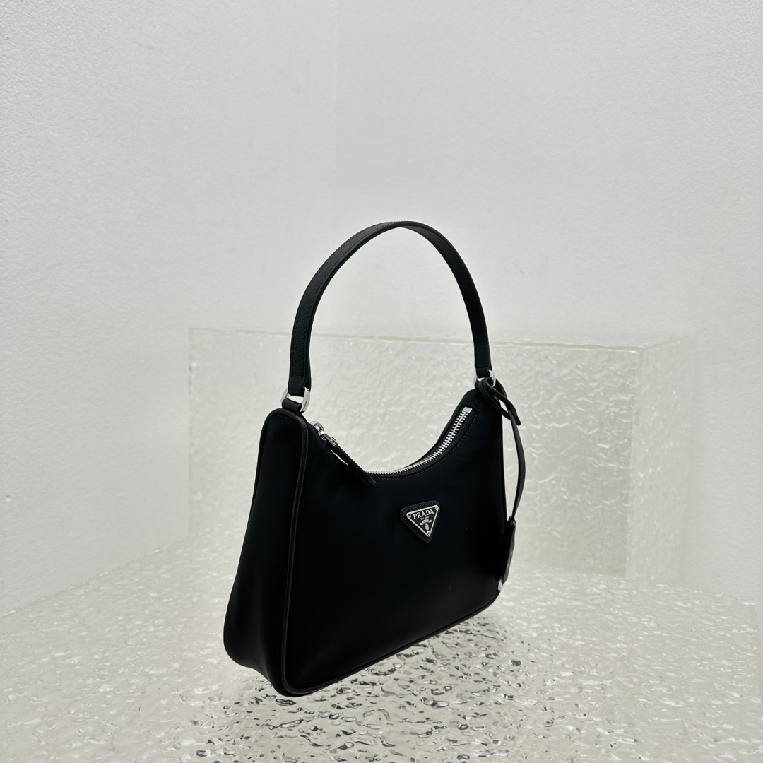 Prad𝚊 nylon Hobo