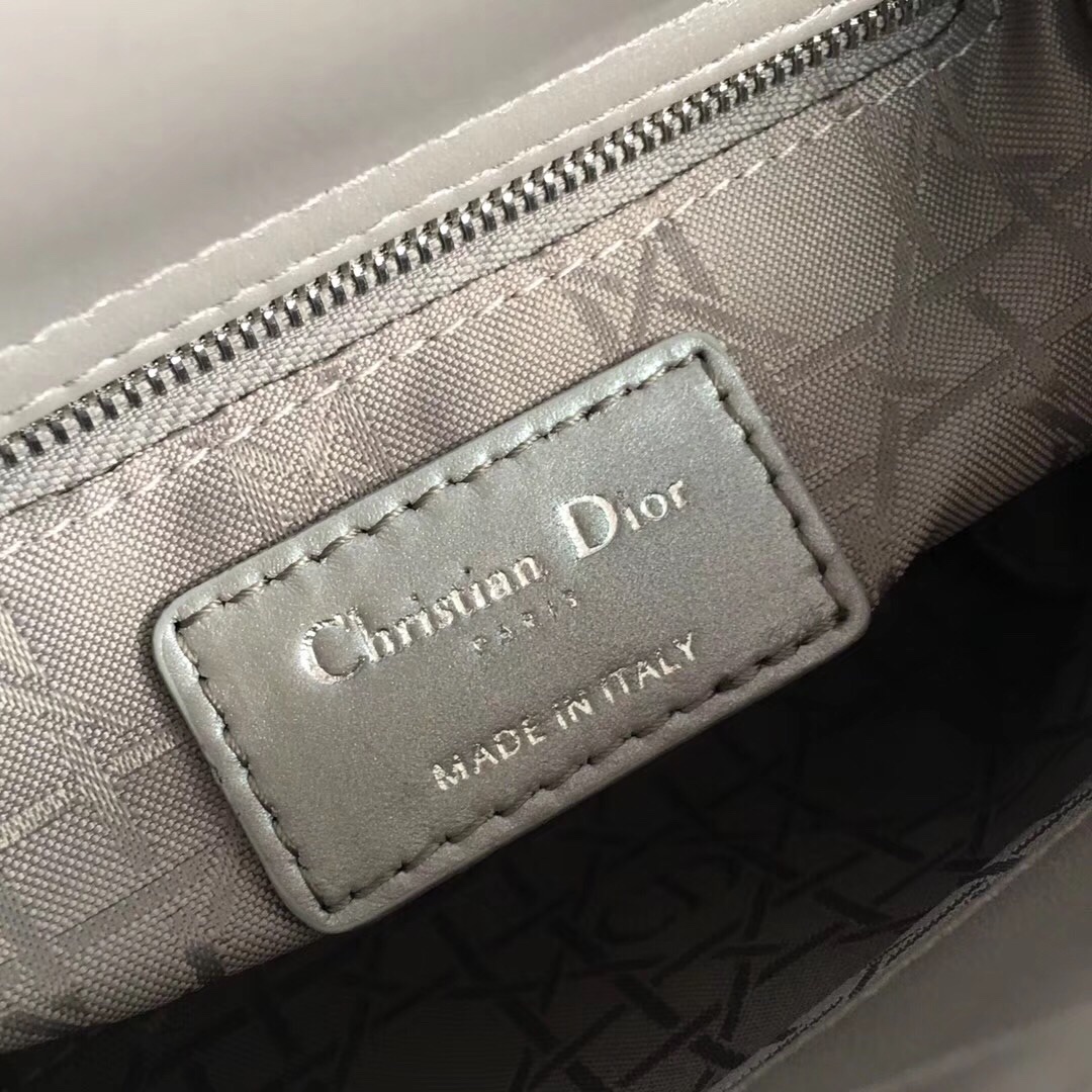 Lady D10r