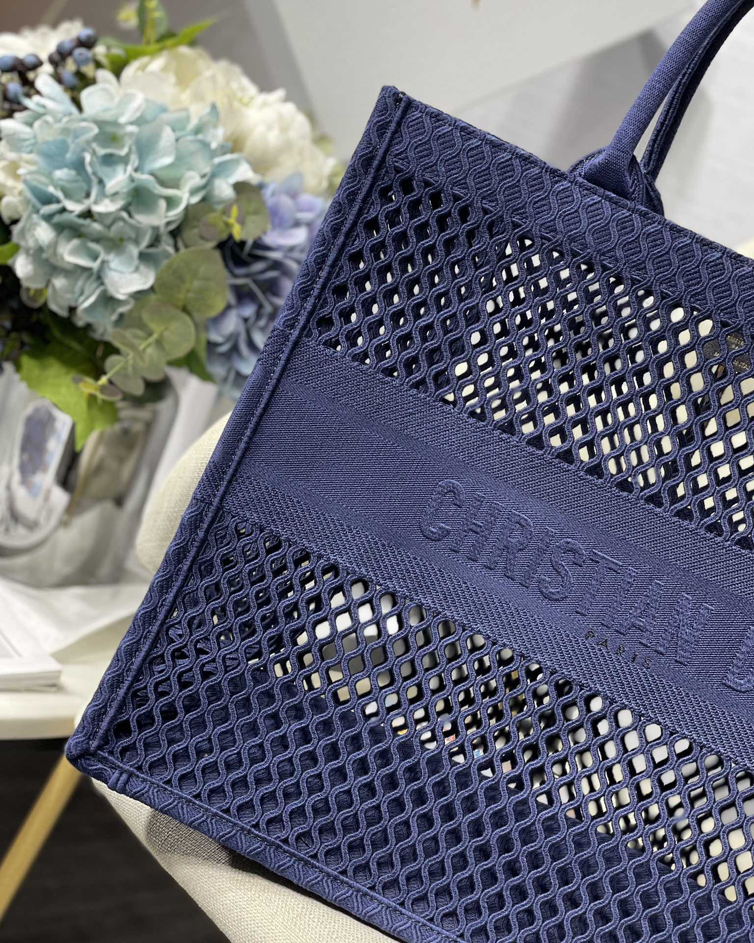 D10r BOOK TOTE