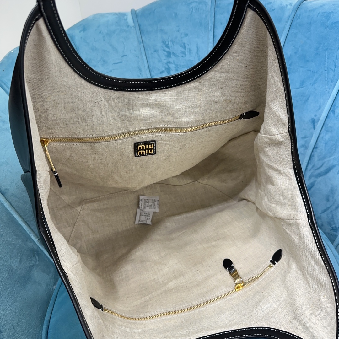 M1um1u Hobo bag