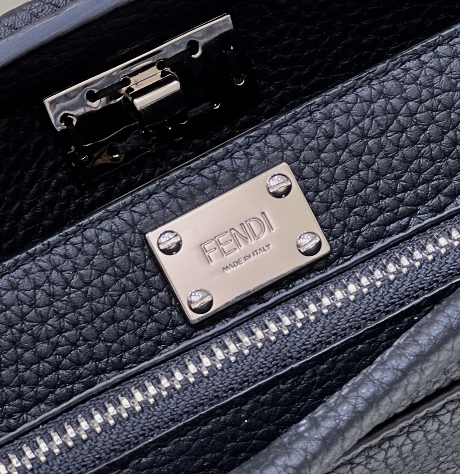 F**di O’Lock Zipper