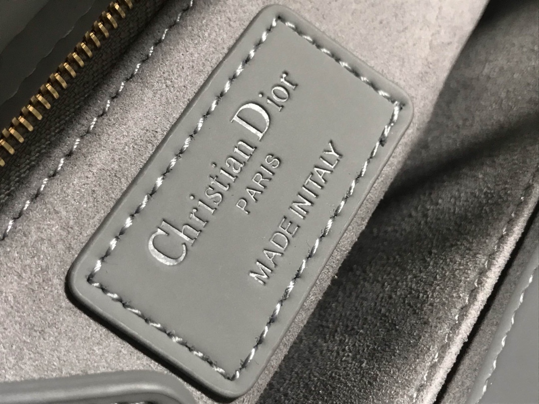 Lady D10r