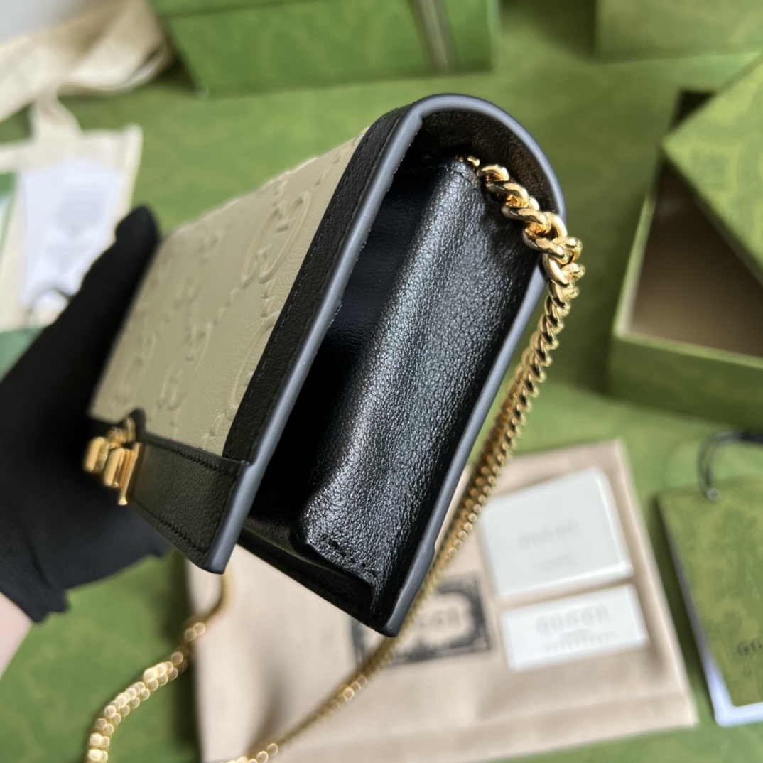 Gvc*1 Leather clutch