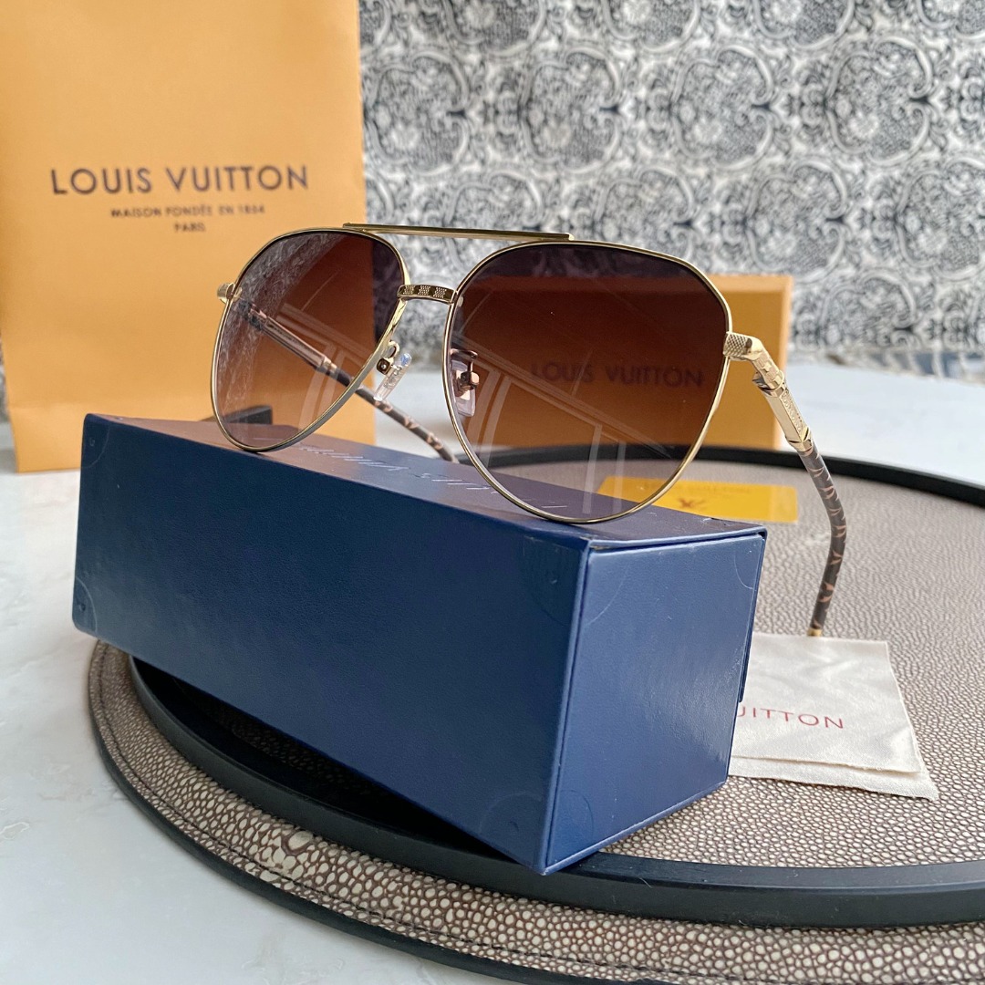 L0visVvtt0n Sunglasses
