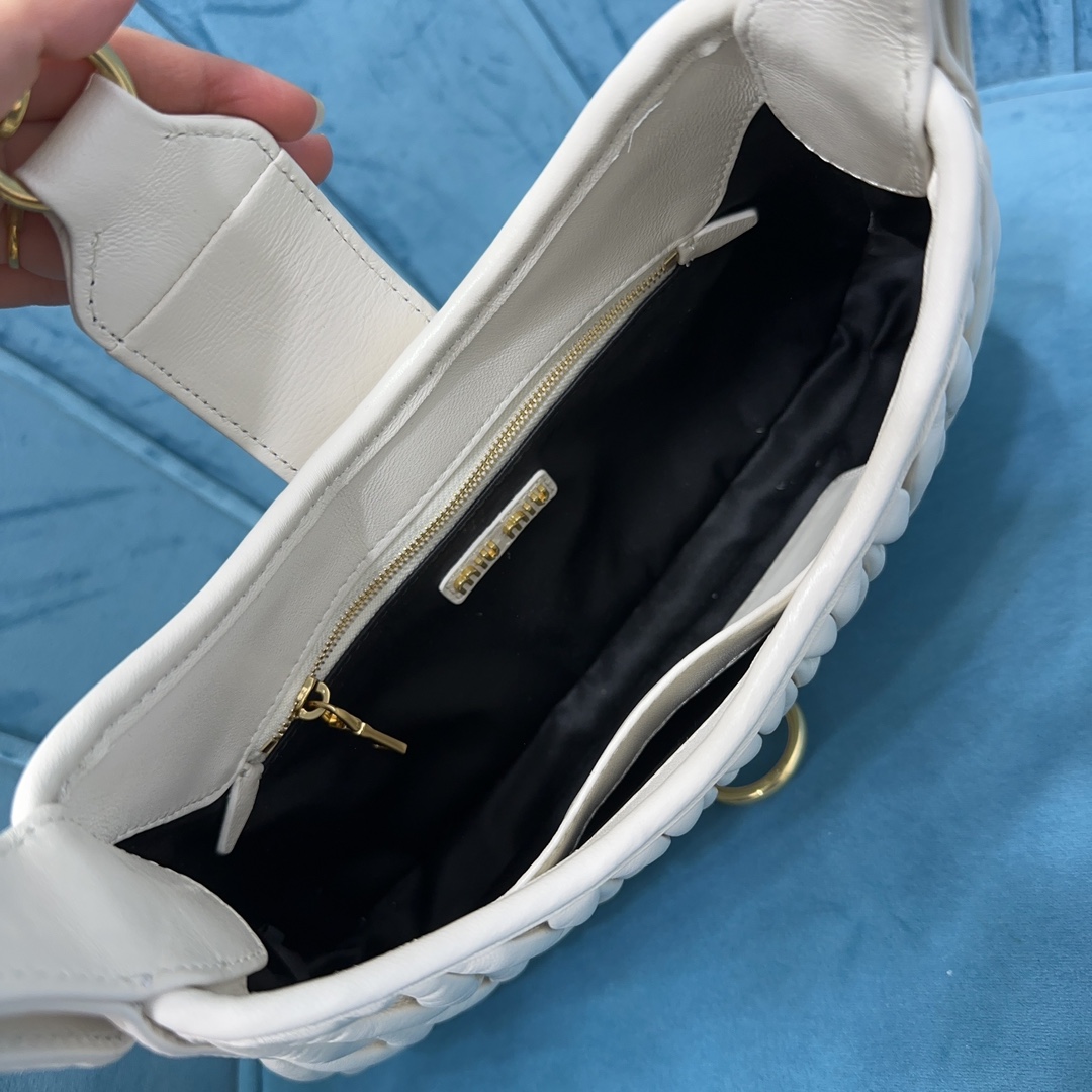 M1um1u Hobo bag