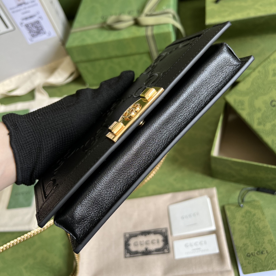 Gvc*1 Leather clutch