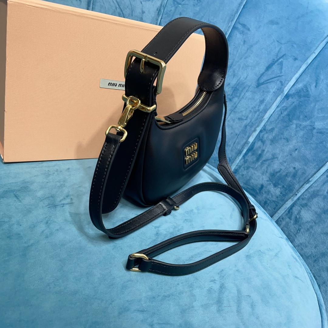M1v hobo bag