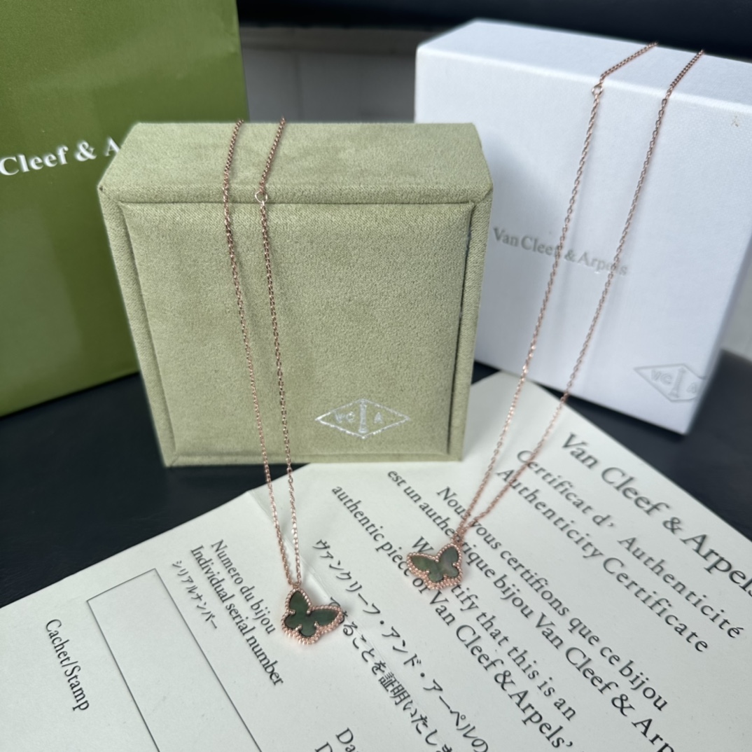 V*n Cl**f Vintage Alhambra Necklace