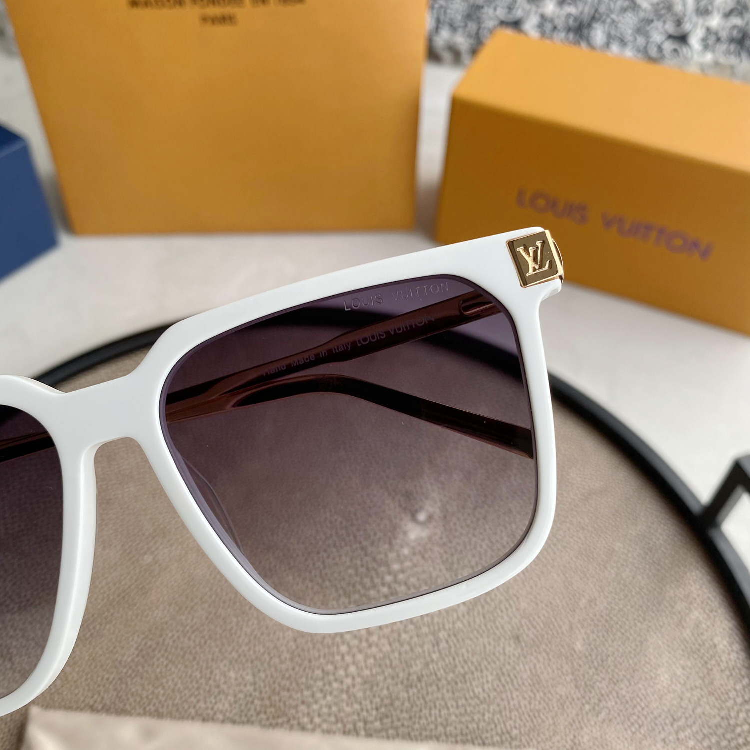 L0vis Vvtt0n | rise square sunglasses