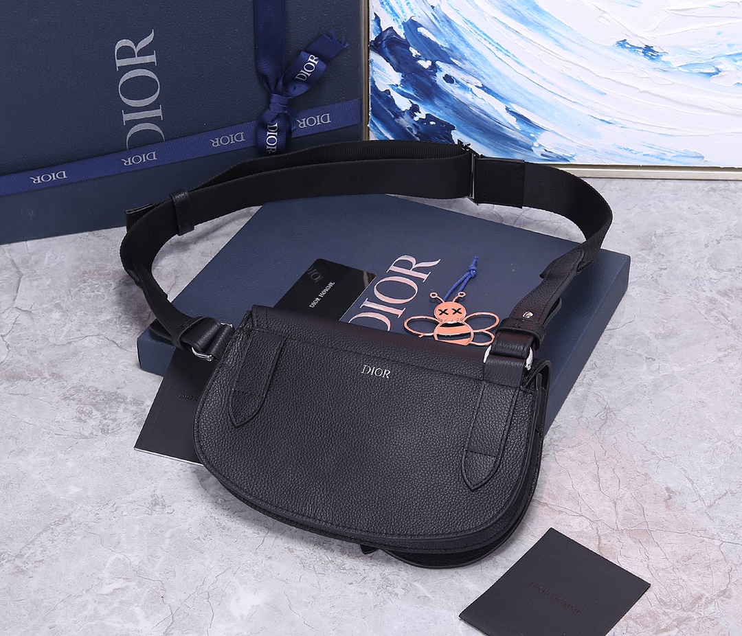 D10r Men’s Saddle Bag