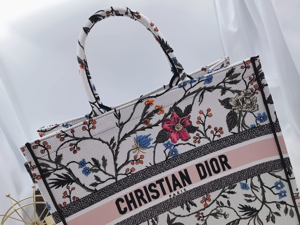 D10r Book Tote