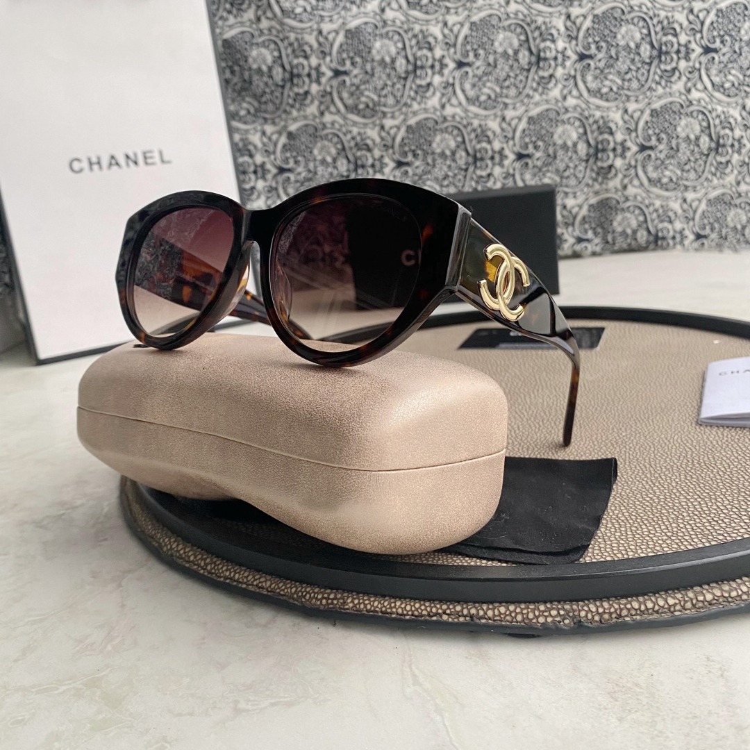 Ch**el Sunglasses