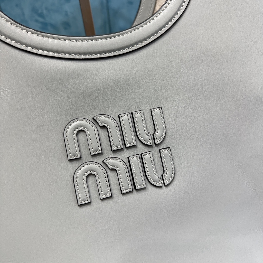 M1v hobo bag
