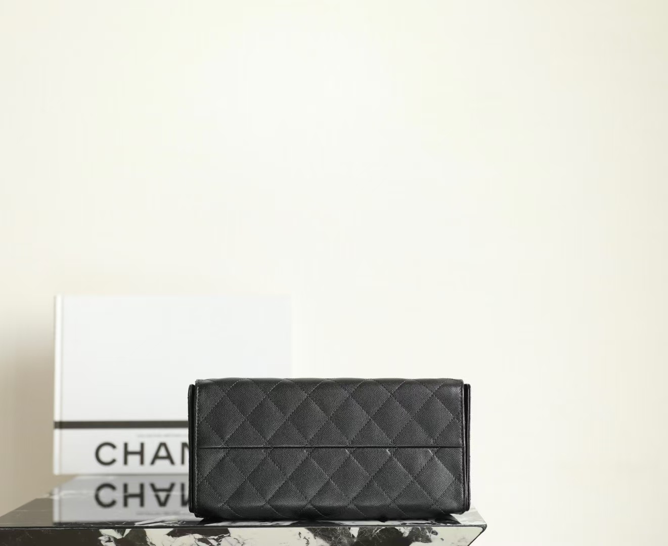 Ch**el 25 MEDIUM HANDBAG