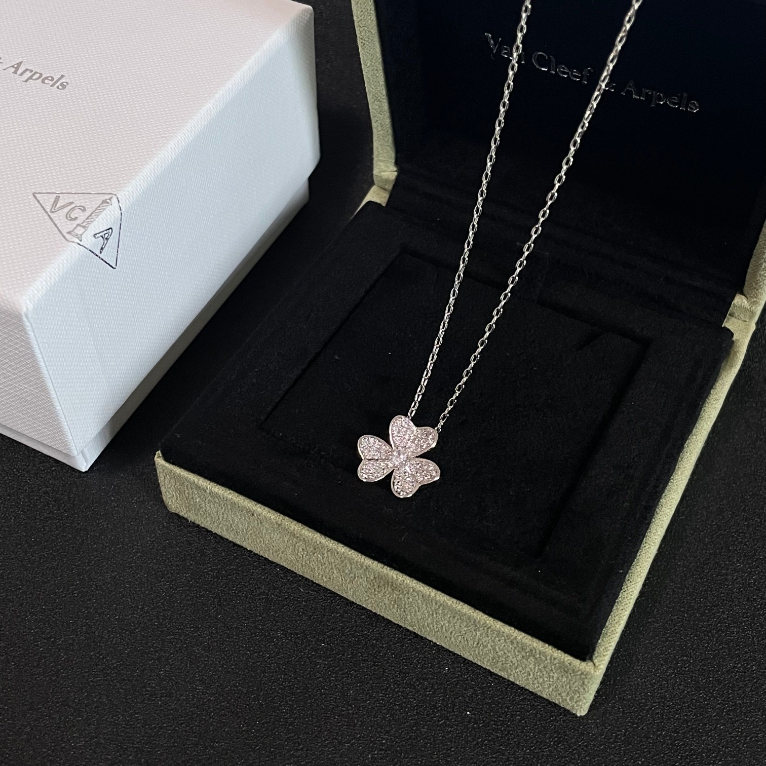V*n Cl**f Vintage Alhambra Necklace
