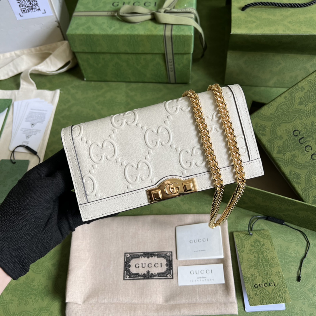 Gvc*1 Leather clutch