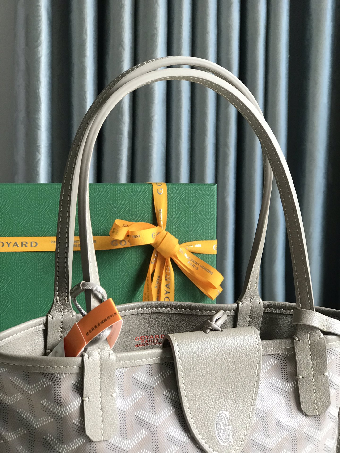 G09ard Reversible Anjou Tote PM