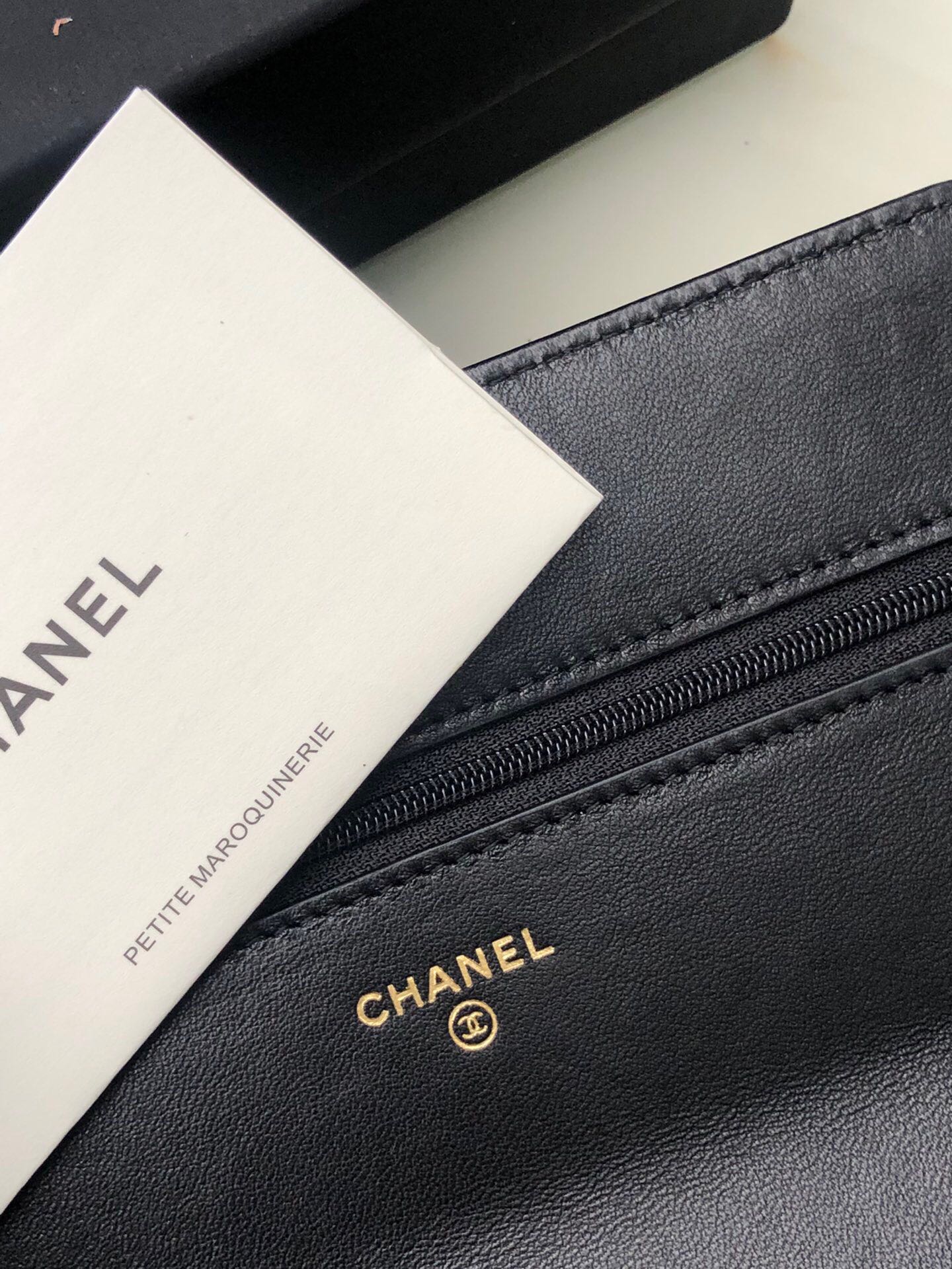 Ch**el 19 WALLET ON CHAIN