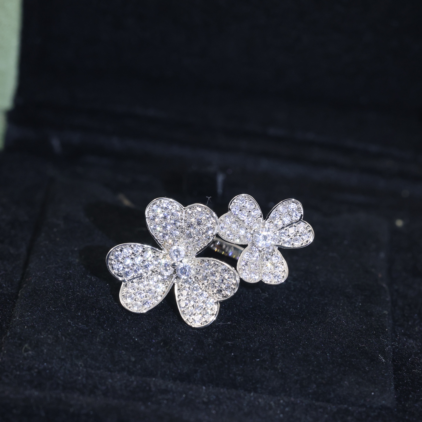 V*n Cl**f & Arpels Ring