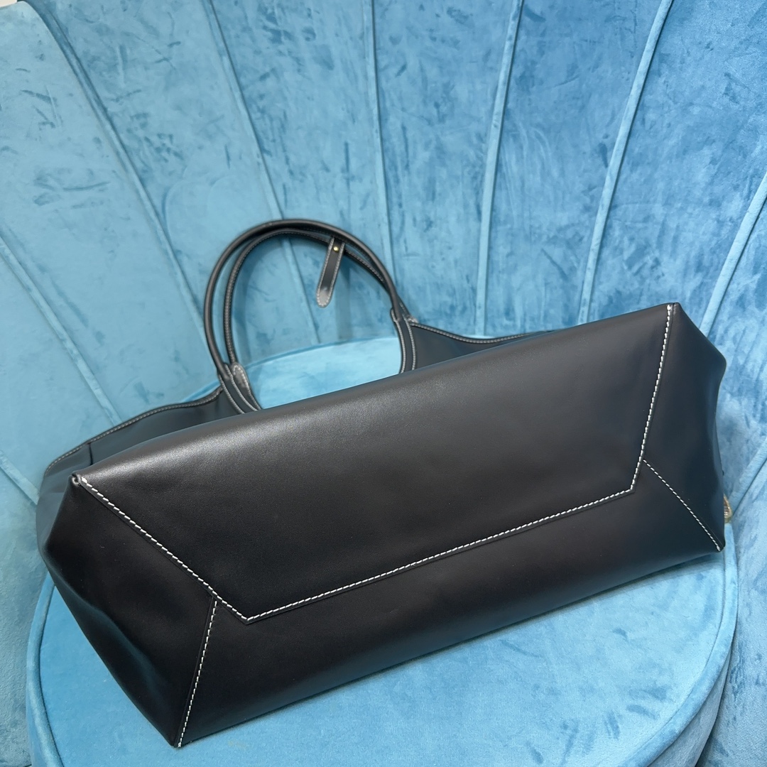 M1v hobo bag