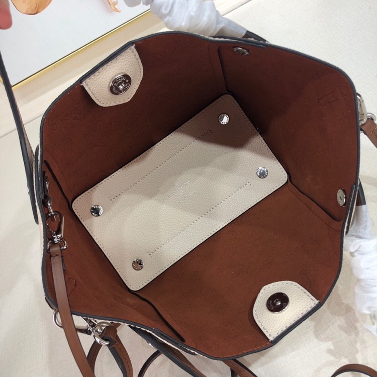 L0vis Vvtt0n Mahina Leather Hina PM