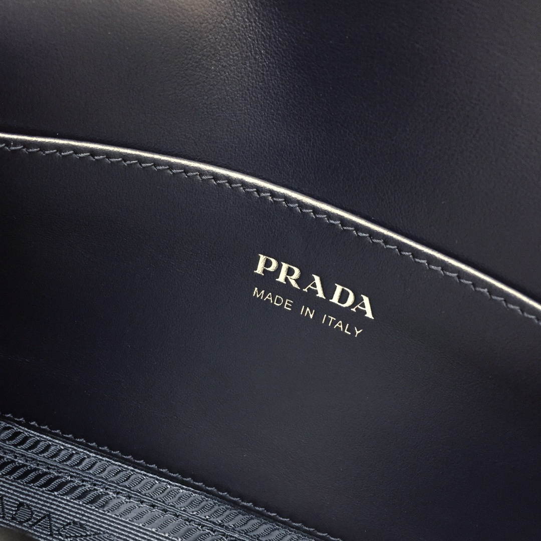 Pra*a Diagramme bag