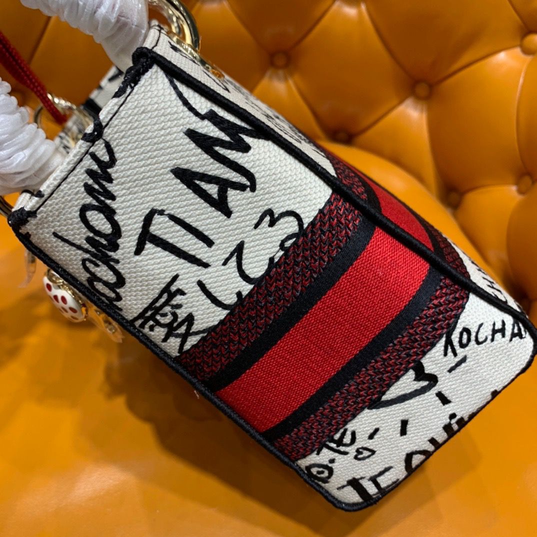 ‘I Love You’ Lady D10r