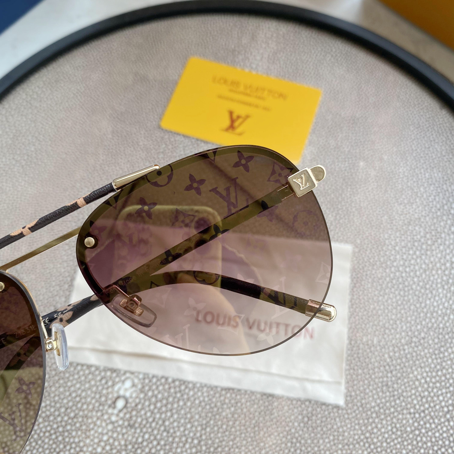 L0vis Vvtt0n CLOCKWISE CANVAS SUNGLASSES