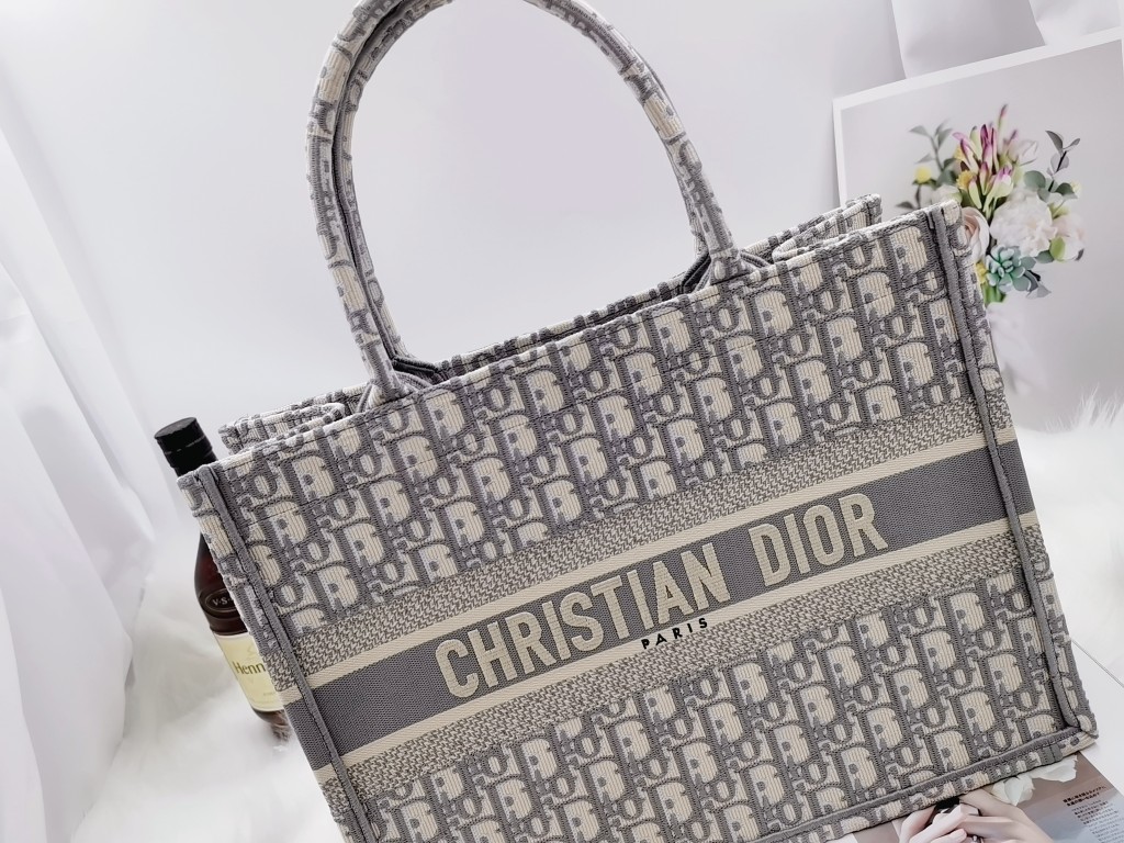 D10r Book Tote-Medium