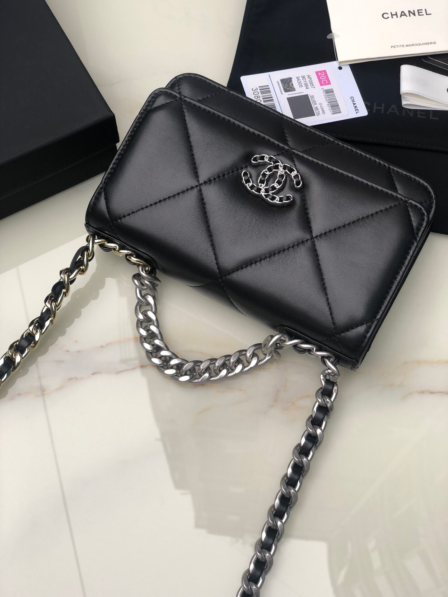 Ch**el 19 WALLET ON CHAIN