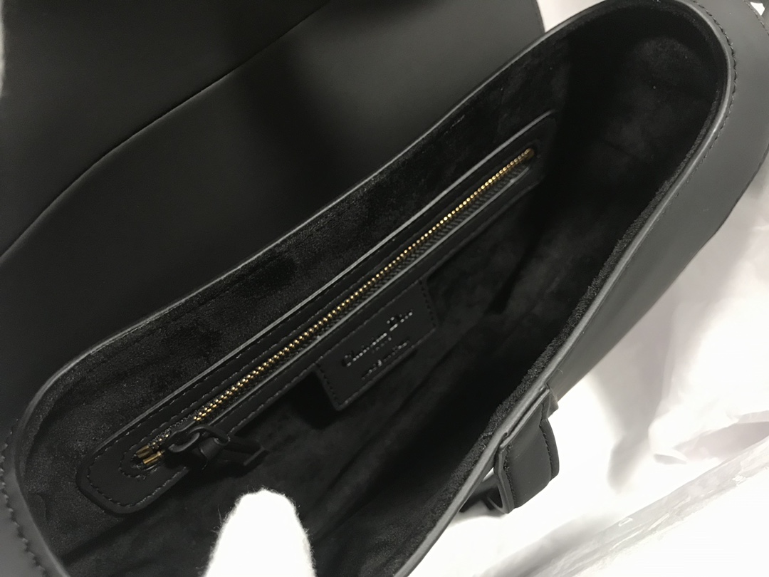 D10r Saddle Bag