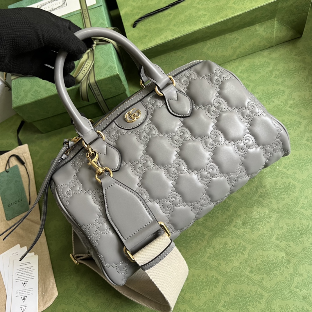 GG Matelassé leather medium bag