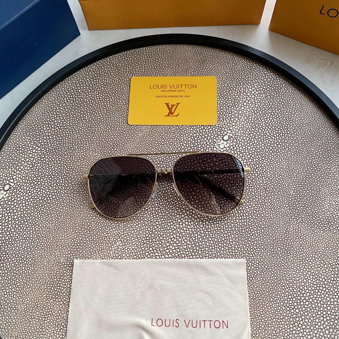 L0visVvtt0n Sunglasses