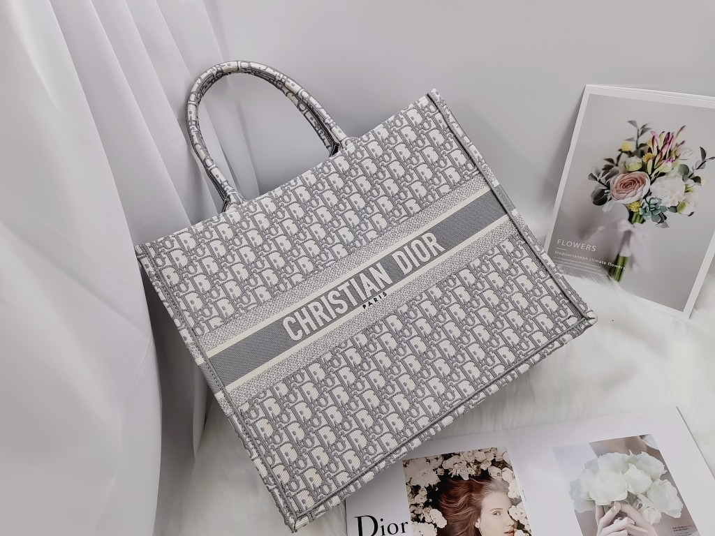 D10r Book Tote