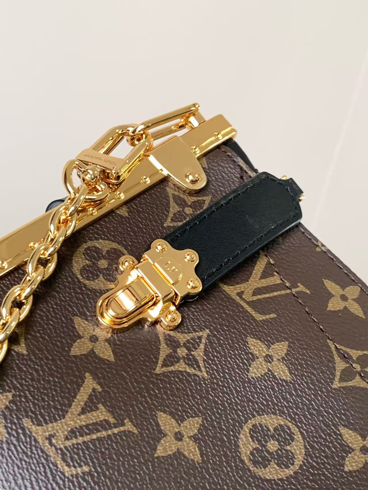 L0vis Vvtt0n Lucky Trunk Monogram