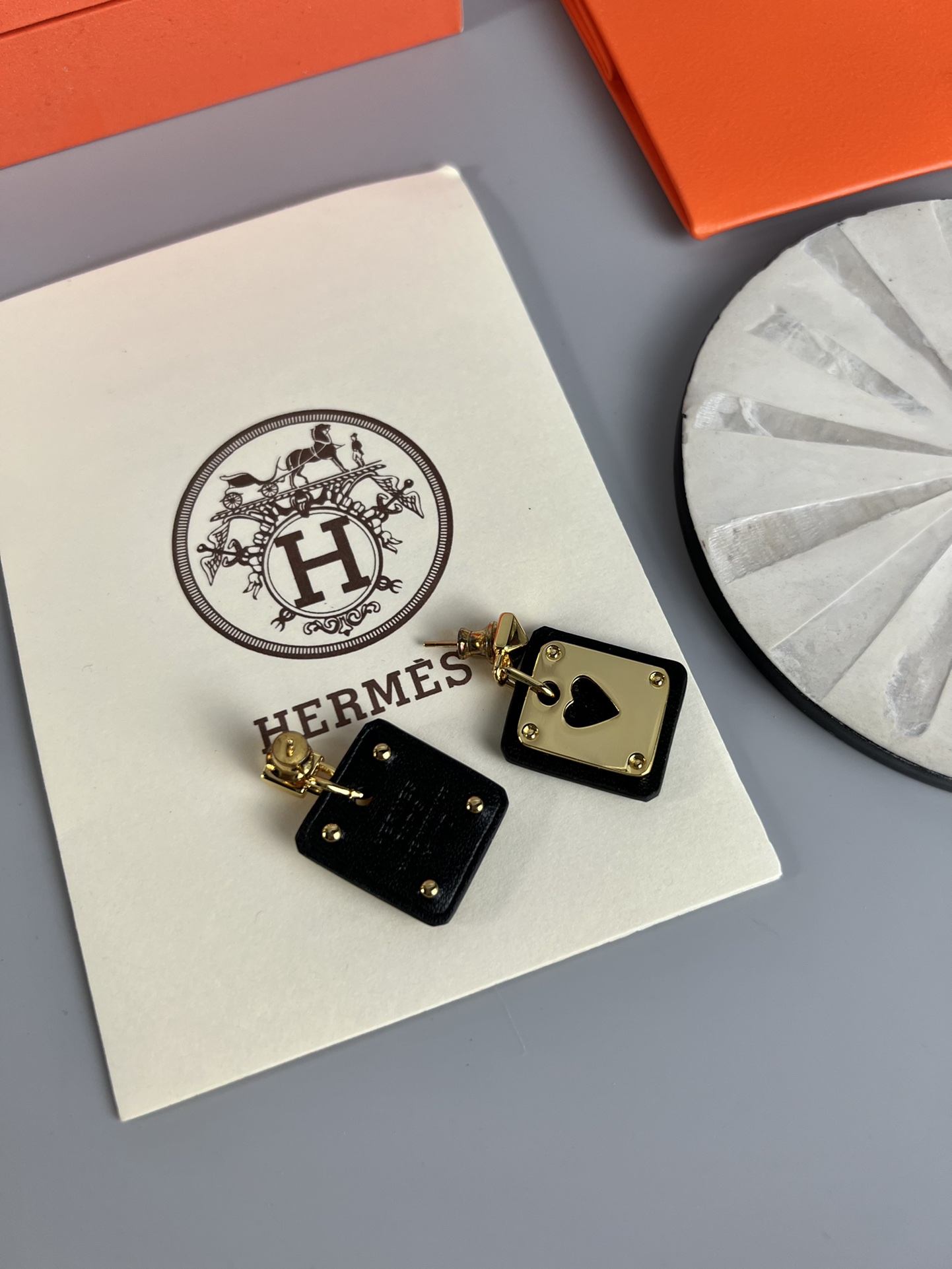 H**me5 As de Coeur Earrings