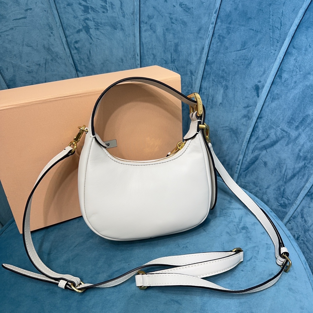M1v hobo bag